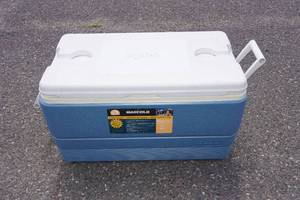 lot 166 image: Igloo Maxcold 70 Quart Cooler