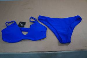 lot 190 image: Zaful Womens Swim Suit -Size 4