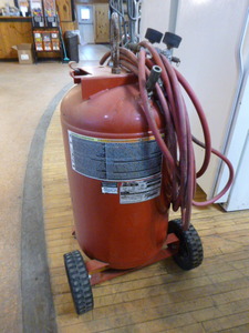 lot 11 image: Craftsman Portable Air Tank