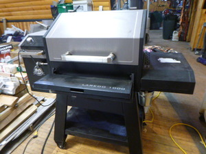 lot 12 image: Pit Boss 1000 Pellet Grill
