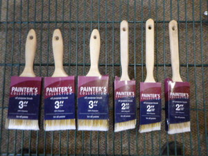 lot 18 image: 6 Painters Collection Paint Brushes