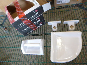 lot 35 image: Ceramic Bathroom Items