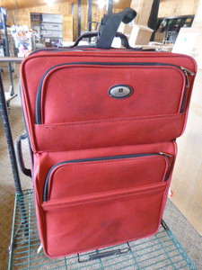 lot 37 image: Expandable Suitcase on Wheels