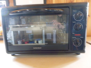 lot 39 image: Hamilton Beach Toaster Oven