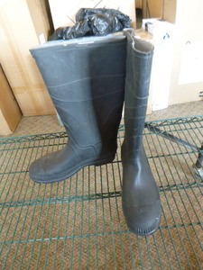 lot 45 image: Mens Rubber Boots