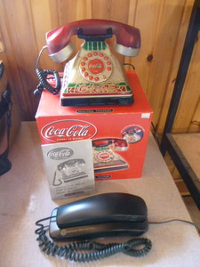 lot 68 image: Coca-Cola Collectors Telephone