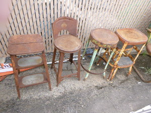 lot 116 image: 4 Vintage Metal Stools