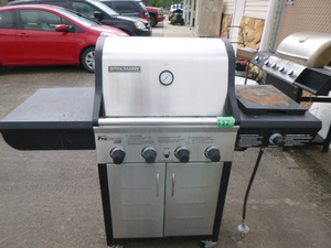 lot 117 image: Brinkman Gas Grill