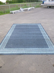 lot 121 image: Patio Rug