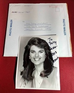 lot 25 image: Autographed Maria Shriver Photograph