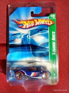 lot 31 image: 2008 Hot Wheels Treasure Hunt - 16 Angels