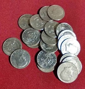 lot 39 image: (20) Kennedy Half Dollars