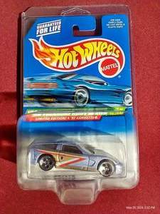 lot 67 image: 1999 Hot Wheels Treasure Hunt - 1997 Corvette