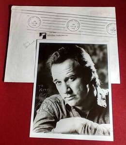 lot 86 image: Autographed 1990s Photo of James Belushi