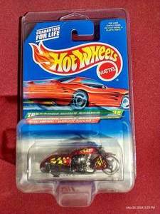 lot 91 image: 1998 Hot Wheels Treasure Hunt - Scorchin Scooter