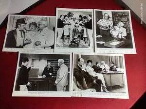 lot 110 image: (5) Vintage Glossy Promotional Photos - Colonel Sanders With Celebrities