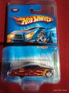 lot 117 image: 2005 Hot Wheels Treasure Hunt - Purple Passion