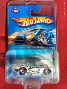 lot 118 image: 2005 Hot Wheels Treasure Hunt - 1958 Corvette