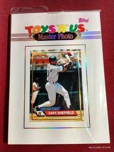 lot 123 image: Unopened 1993 Toys R Us Master Photo Oversize Card Set