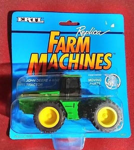 lot 125 image: Ertl Die-Cast 164 John Deere 4-Wheel Drive Tractor - NEW