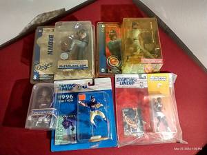 lot 142 image: Lot of Sports Figurines - McFarlane, Starting Lineup, Etc
