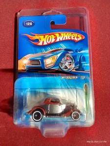 lot 167 image: 2005 Hot Wheels Treasure Hunt - 34 3-Window