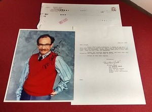 lot 257 image: Autographed 1990s Photo of Michael Jeter