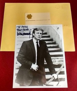 lot 273 image: Autographed 1990s Photo of Donald Trump ()