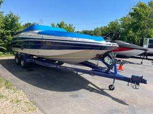 2001 Larson 234 Escape Deckboat
