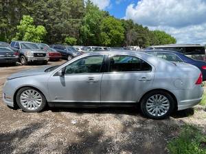 lot 27 image: 2010 Ford Fusion Hybrid - 2 OWNERS