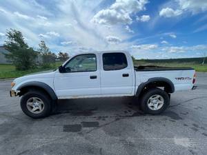 lot 16P image: 2001 Toyota Tacoma V6 - 4X4