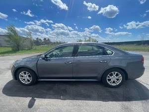 lot 21 image: 2012 Volkswagen Passat SE - 2 OWNERS