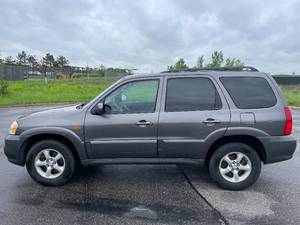 lot 24D image: 2005 Mazda Tribute S - 4X4 - 2 OWNERS