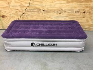 lot 69 image: Chillsun Twin Size Air Mattress (Tested And Works)