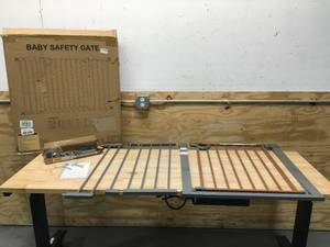 lot 128 image: Baby Safety Gate (Bent And Wont Latch)