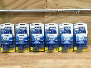 lot 114 image: Lot of 6 - TopCare Triple Blade Disposable Razor 6 Packs
