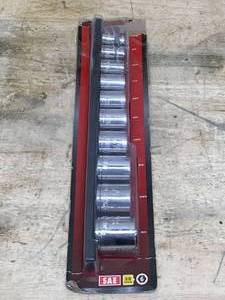 lot 137 image: Husky 10 Piece Socket Set