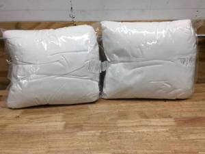 lot 162 image: Lot of 2 - Small White Pillows