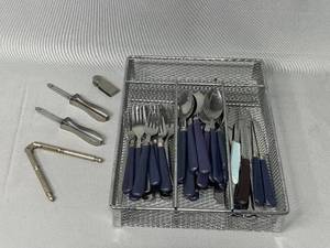 lot 15 image: Assorted Kitchen Utensils and Cutlery Set in Organizer Tray