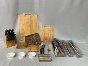 lot 22 image: Kitchen Tool and Accessory Lot