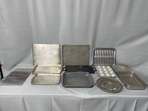 lot 24 image: Assorted Baking and Serving Trays Lot