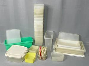 lot 28 image: Lot of Vintage Tupperware Containers Various Sizes