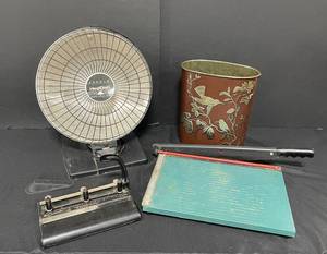 lot 87 image: Lot of Assorted Vintage and Office Items
