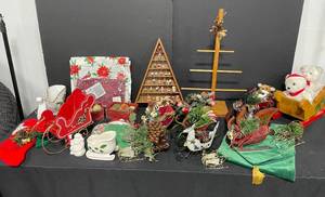 lot 99 image: Assorted Christmas Decor and Ornaments Lot