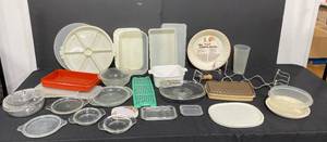 lot 115 image: Assorted Kitchenware Lot Pyrex Bowls, Containers, and More