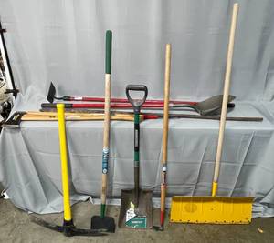 lot 139 image: Assorted Outdoor and Garden Hand Tools Lot