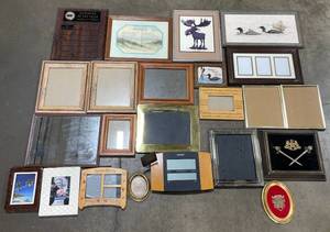 lot 151 image: Assorted Decorative Frames and Display Items