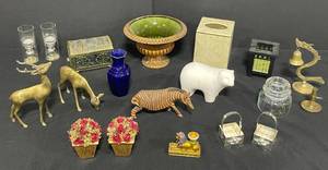 lot 188 image: Variety of Decorative Vintage Collectibles