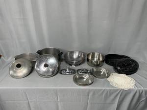 lot 21 image: Lot of Assorted Cooking Pots, Pans, and Kitchen Utensils