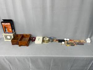 lot 43 image: Assorted Vintage and Household Items Lot
